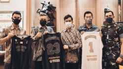 Wali Kota Surakarta Gibran Rakabuming Raka mneyambut baik kedatangan tim bola basket peserta Indonesia Basketball League (IBL), West Bandits di Solo (10/1/2022).ISTIMEWA/Lingkar.co