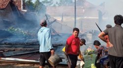 Diduga Korsleting Listrik, Dua Rumah di Kendal Ludes Terbakar